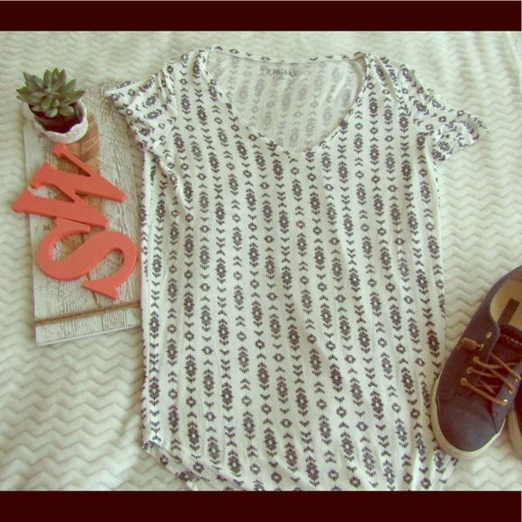 Mudd Soft Tee With Cool Design - Picture 1 of 5